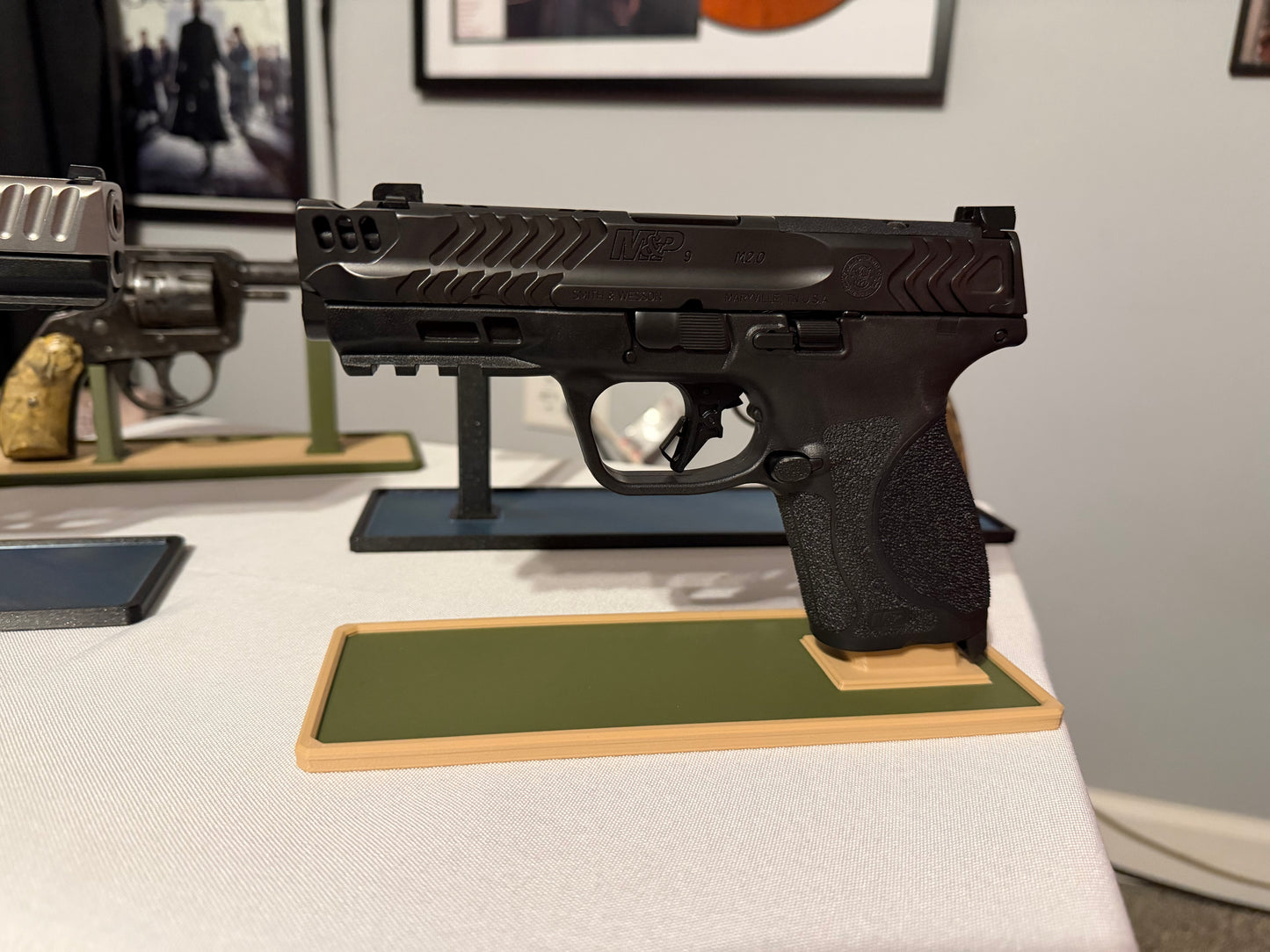Pistol Display Stand Handgun Display Stand Personalized Colors